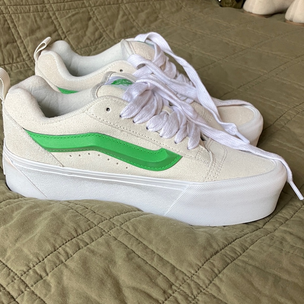 Vans Women's Cream and Green Sneakers